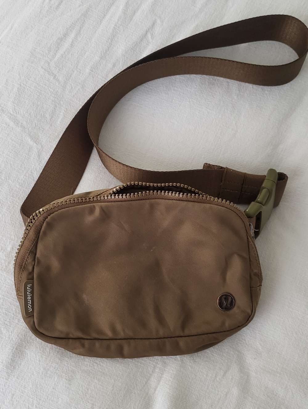 Lululemon Everywhere Belt Bag, 1L Version In The Color Artifact - Picture 4 of 9